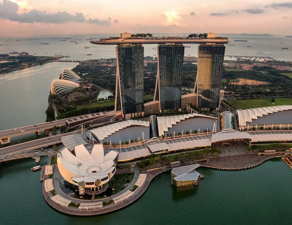 Singapore skyline beside Marina Bay
